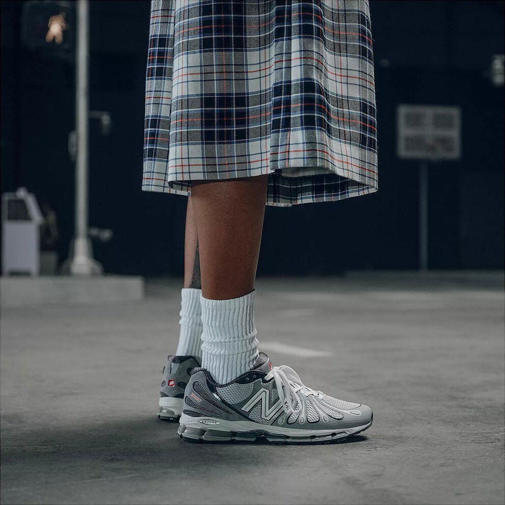 Amin&eacute; wearingABZORB 1890 for Grey Days