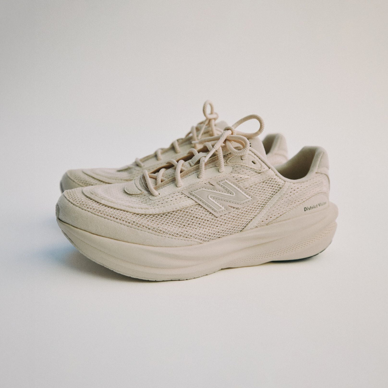 District Vision x New Balance 1080v15｜ニューバランス公式通販