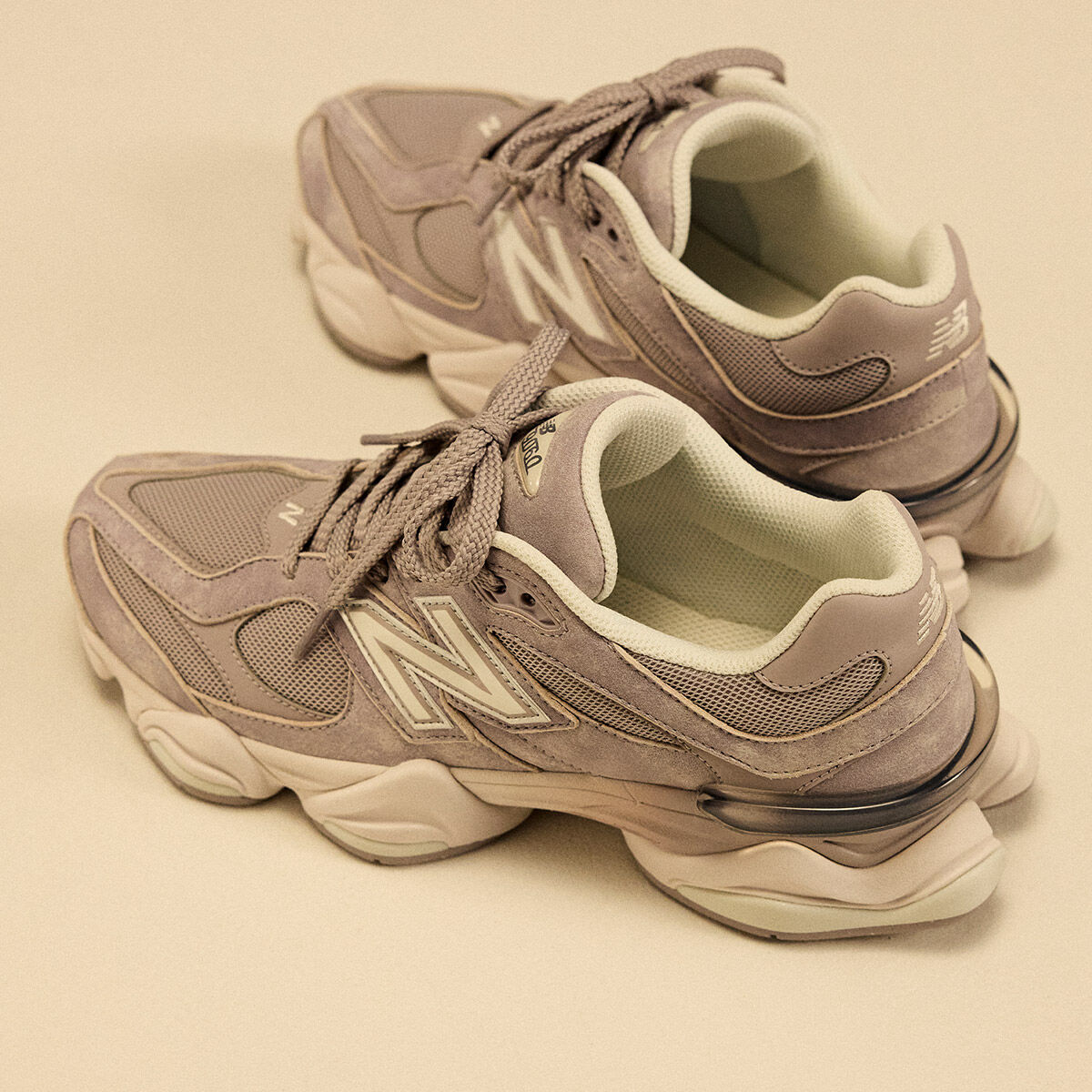 【完売品】New Balance スニーカー 24cm U9060Sv1 完売品】New Balance スニーカー 24cm U9060Sv1 - メルカリ