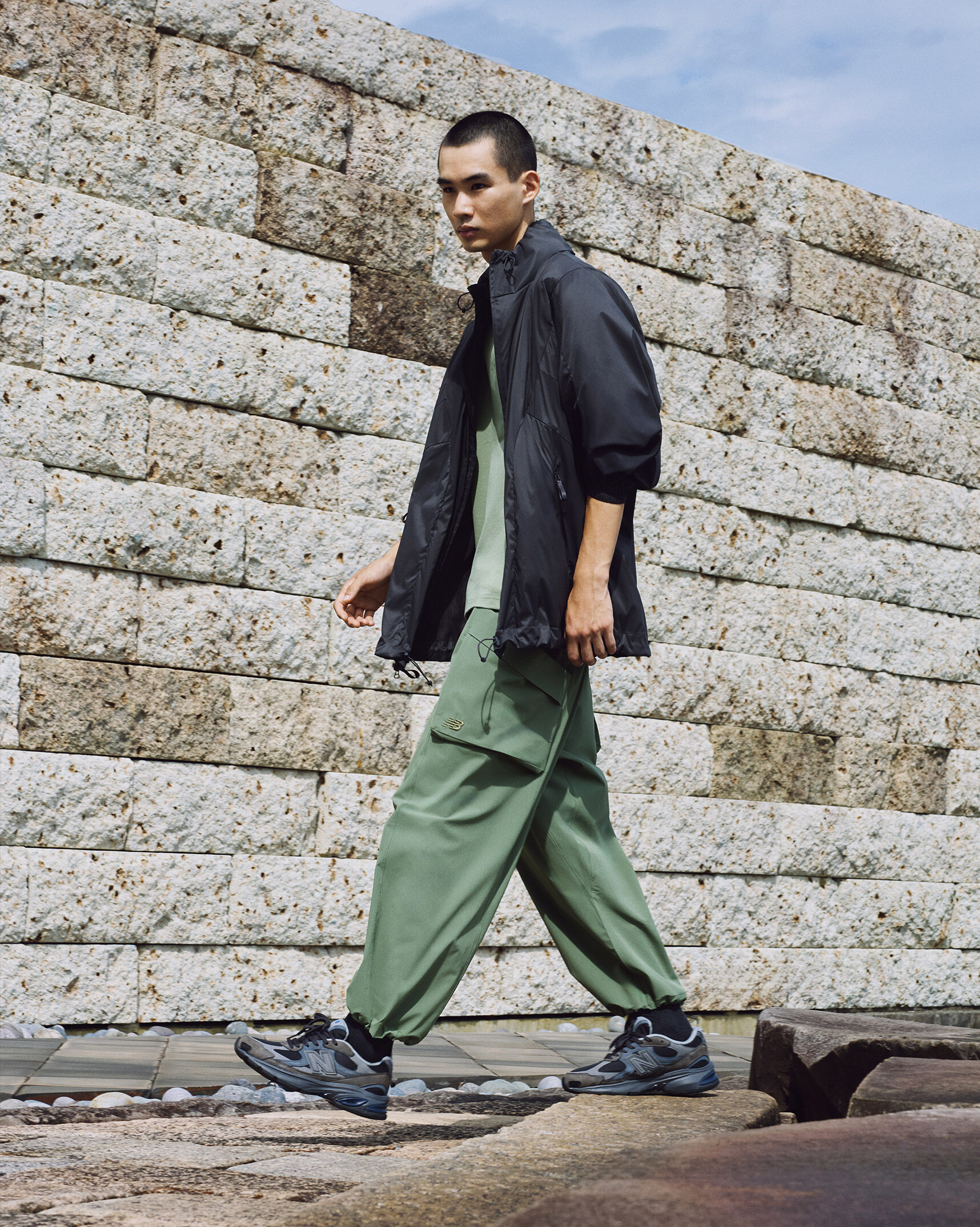 NB GREY クロップドカーゴパンツ｜ニューバランス公式通販 | - New Balance