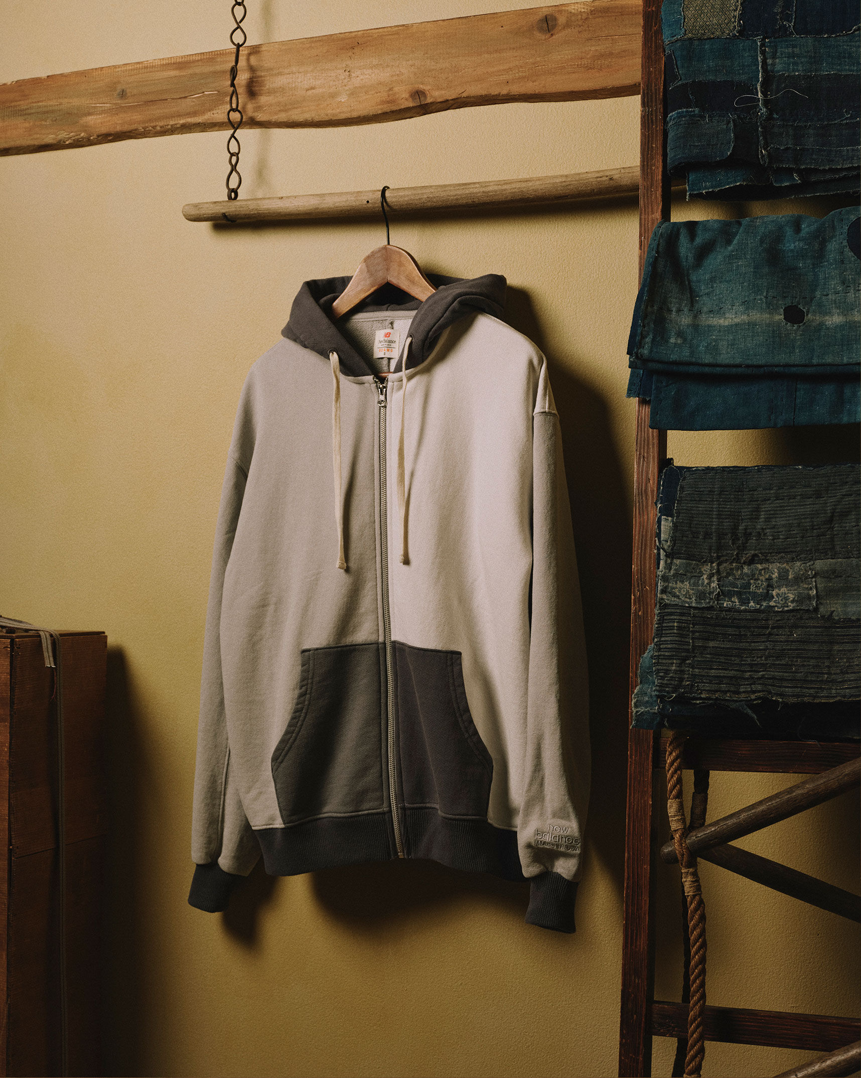 New Balance x BEAMS Made in U.S.A. Washed Hoodie｜ニューバランス