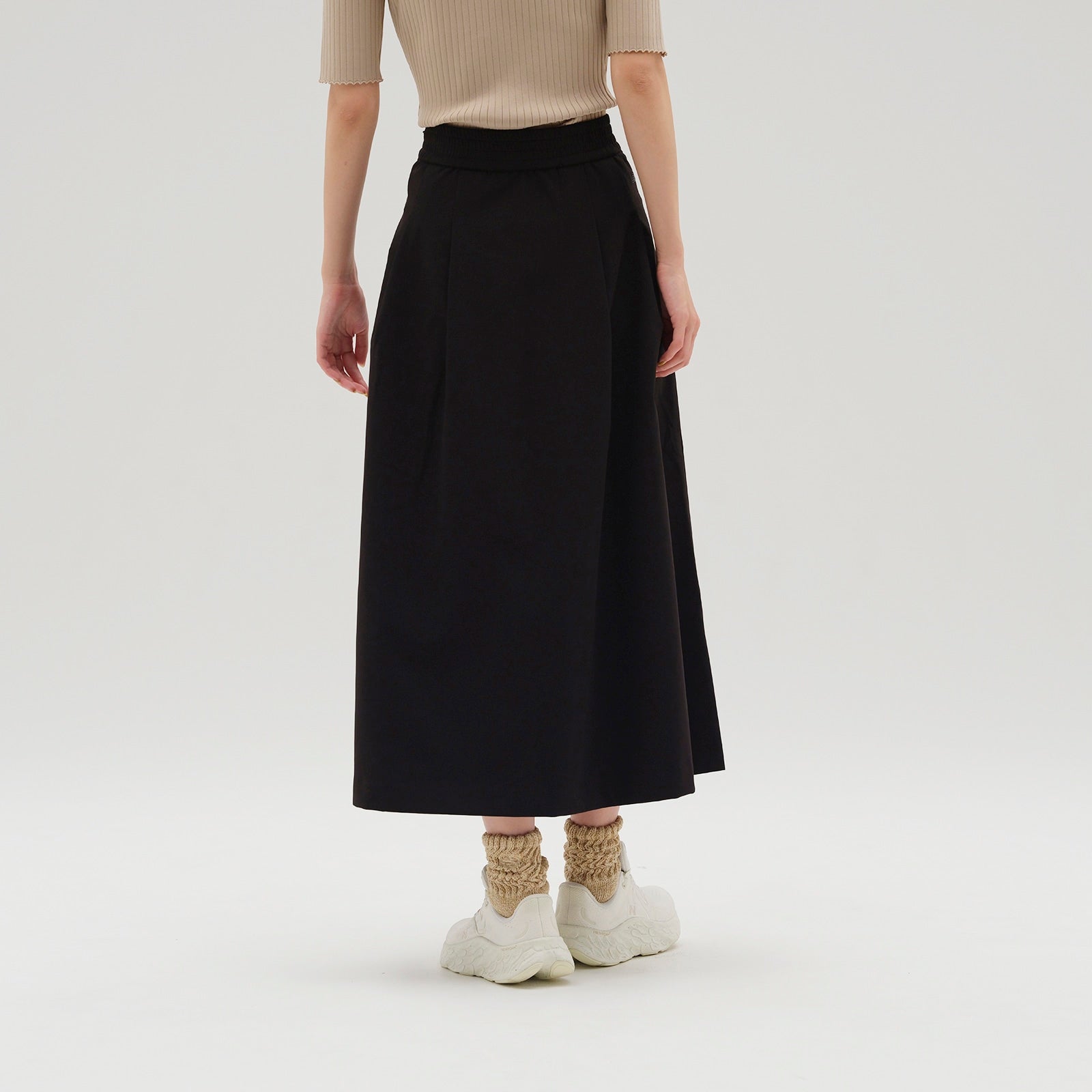 【通販人気】2点まとめ　ニューバランス　防寒　スカート　0サイズ　ロゴ レディースウェア