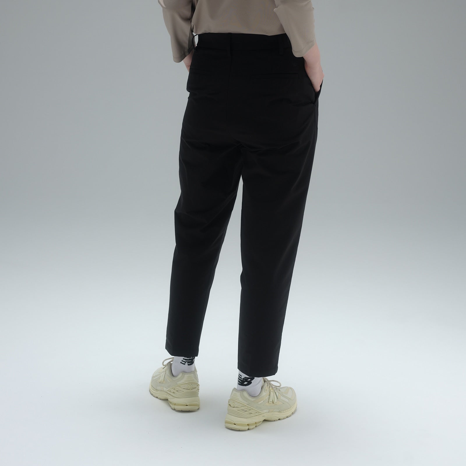 【予約】 MET24 Tuck Slim Tapered Pants