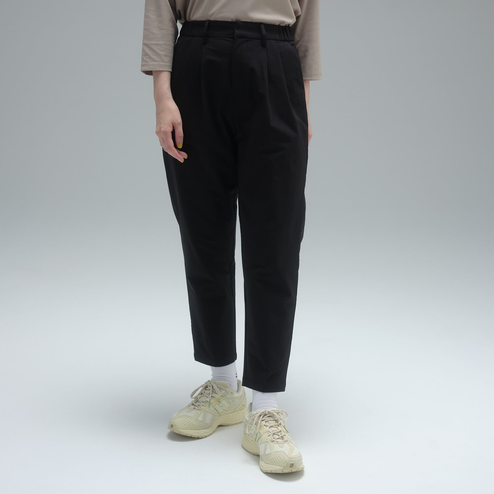 【予約】 MET24 Tuck Slim Tapered Pants