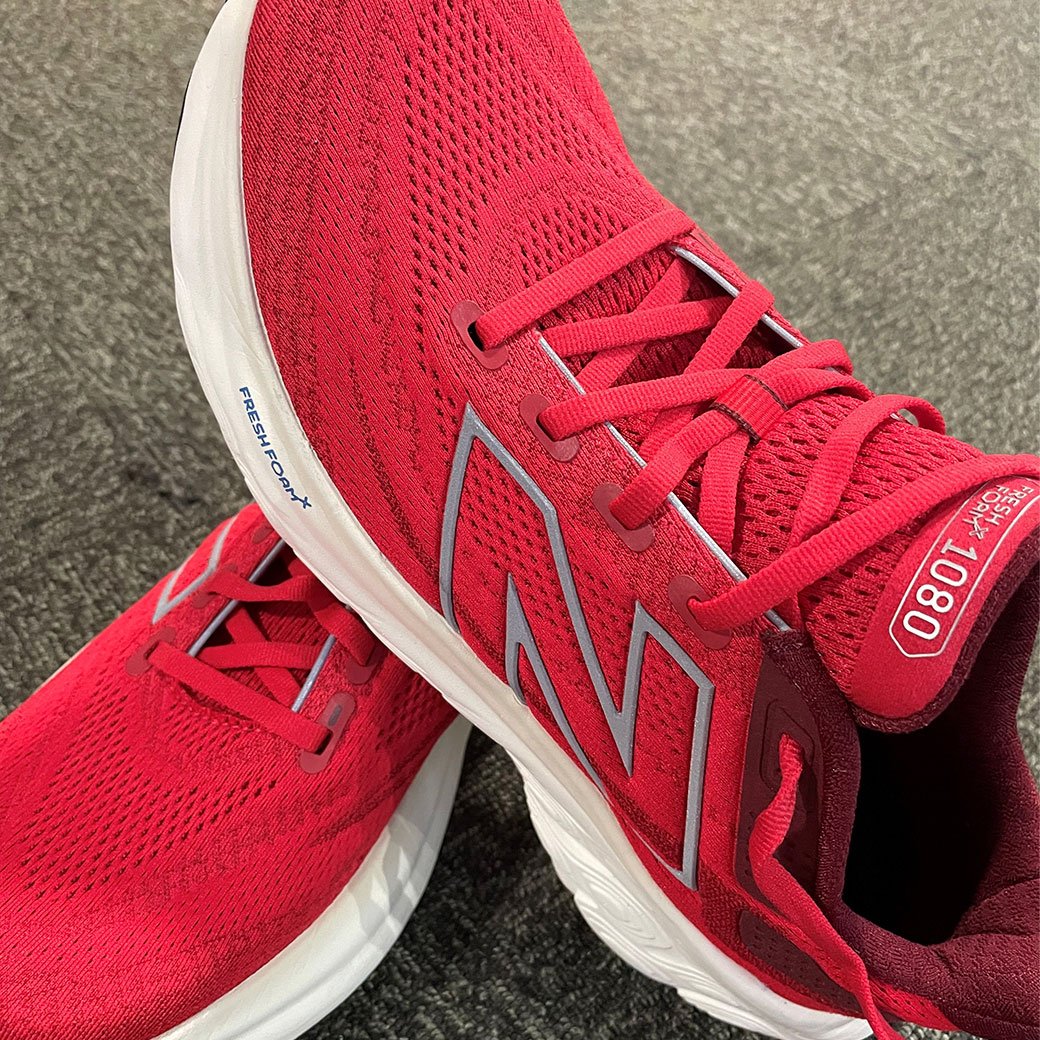 ランニング継続の為には、テンション上がるお気に入りカラーのシューズがお勧め！1080はカラーもウィズも色々選べてお気に入りです。