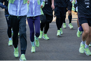 走っている足元