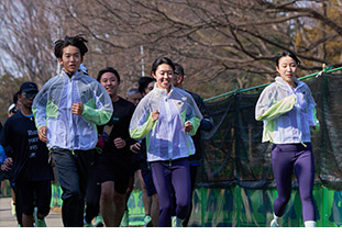 選手たちの走っている様子